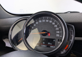 Подержанный автомобиль MINI Hatch 2019 года (17 фото)