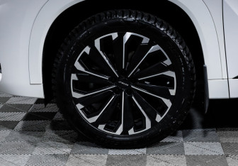 Подержанный автомобиль Jaecoo J8 2024 года (15 фото)