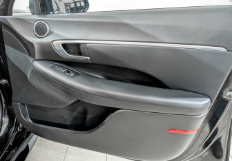 Подержанный автомобиль Hyundai Sonata 2020 года (24 фото)