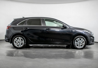 Подержанный автомобиль Kia Ceed Hatchback 2018 года (4 фото)