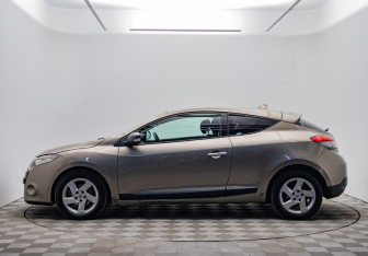 Подержанный автомобиль Renault Megane Hatchback 2010 года (8 фото)