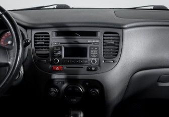 Подержанный автомобиль Kia Rio Hatchback 2011 года (12 фото)