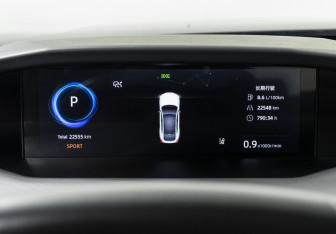 Подержанный автомобиль Changan UNI-V 2023 года (12 фото)