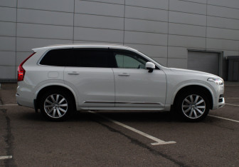 Подержанный автомобиль Volvo XC90 2017 года (4 фото)