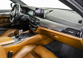 Подержанный автомобиль BMW M5 Sedan 2019 года (10 фото)