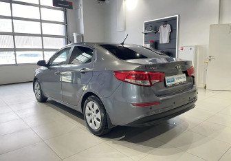 Подержанный автомобиль Kia Rio Sedan 2015 года (6 фото)