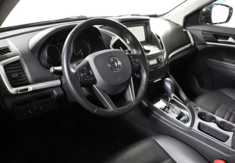 Подержанный автомобиль DongFeng AX7 2018 года (7 фото)