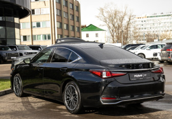 Подержанный автомобиль Lexus ES 2019 года (5 фото)