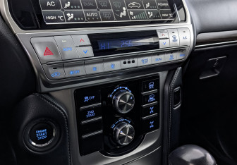 Подержанный автомобиль Toyota Land Cruiser Prado 2021 года (21 фото)