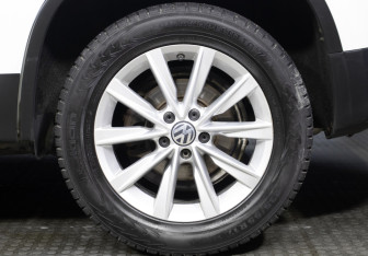 Подержанный автомобиль Volkswagen Tiguan 2015 года (21 фото)