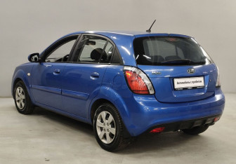Подержанный автомобиль Kia Rio Hatchback 2011 года (7 фото)