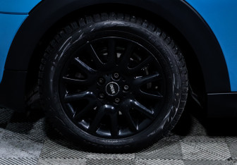 Подержанный автомобиль MINI Hatch 2014 года (15 фото)