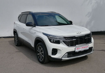 Подержанный автомобиль Kia Seltos 2023 года (3 фото)
