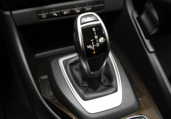 Подержанный автомобиль BMW X1 2012 года (21 фото)