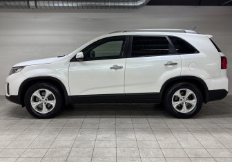 Подержанный автомобиль Kia Sorento 2014 года (8 фото)