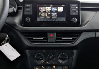 Подержанный автомобиль Skoda Rapid Liftback 2021 года (17 фото)