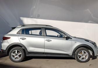 Подержанный автомобиль Kia Rio Hatchback 2021 года (4 фото)