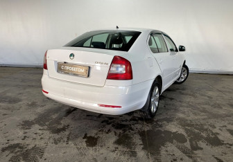 Подержанный автомобиль Skoda Octavia Liftback 2012 года (6 фото)