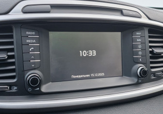 Подержанный автомобиль Kia Sorento 2017 года (13 фото)