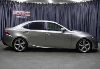 Подержанный автомобиль Lexus IS Sedan 2013 года (4 фото)