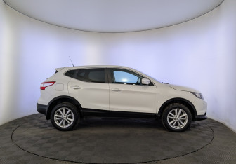Подержанный автомобиль Nissan Qashqai 2014 года (4 фото)