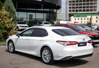 Подержанный автомобиль Toyota Camry Sedan 2019 года (5 фото)