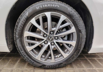 Подержанный автомобиль Lexus ES 2021 года (16 фото)