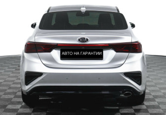 Подержанный автомобиль Kia Cerato Sedan 2019 года (6 фото)