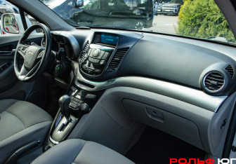 Подержанный автомобиль Chevrolet Orlando 2012 года (7 фото)