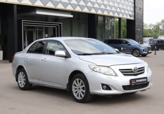 Подержанный автомобиль Toyota Corolla Sedan 2007 года (3 фото)