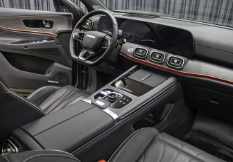 Подержанный автомобиль Jaecoo J8 2024 года (11 фото)