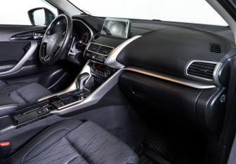 Подержанный автомобиль Mitsubishi Eclipse Cross 2019 года (11 фото)