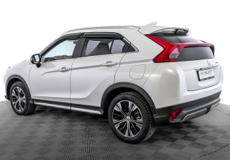 Подержанный автомобиль Mitsubishi Eclipse Cross 2022 года (7 фото)