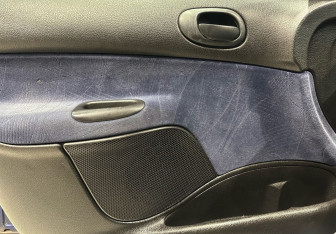 Подержанный автомобиль Peugeot 206 Hatchback 2002 года (13 фото)