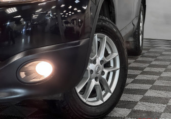 Подержанный автомобиль Nissan Qashqai 2012 года (24 фото)