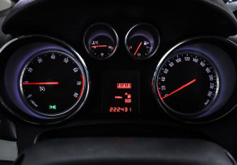 Подержанный автомобиль Opel Mokka 2014 года (16 фото)