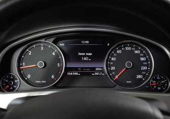 Подержанный автомобиль Volkswagen Touareg 2015 года (12 фото)