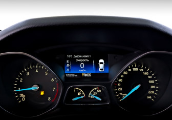 Подержанный автомобиль Ford Focus Hatchback 2016 года (13 фото)