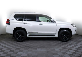 Подержанный автомобиль Toyota Land Cruiser Prado 2021 года (4 фото)