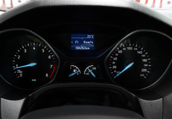 Подержанный автомобиль Ford Focus Hatchback 2016 года (13 фото)