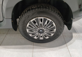 Подержанный автомобиль Renault Duster 2014 года (11 фото)