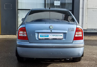 Подержанный автомобиль Skoda Octavia Liftback 2008 года (6 фото)