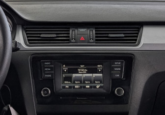 Подержанный автомобиль Skoda Rapid Liftback 2017 года (17 фото)