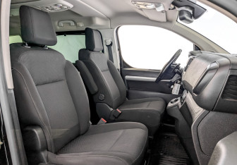 Подержанный автомобиль Peugeot Traveller 2021 года (24 фото)