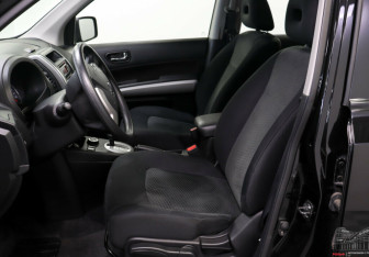 Подержанный автомобиль Nissan X-Trail 2013 года (9 фото)
