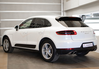 Подержанный автомобиль Porsche Macan 2017 года (6 фото)