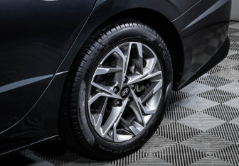 Подержанный автомобиль Hyundai Sonata 2020 года (15 фото)