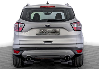 Подержанный автомобиль Ford Kuga 2018 года (6 фото)