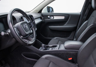 Подержанный автомобиль Volvo XC40 2018 года (9 фото)