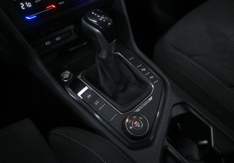 Подержанный автомобиль Volkswagen Tiguan 2022 года (14 фото)